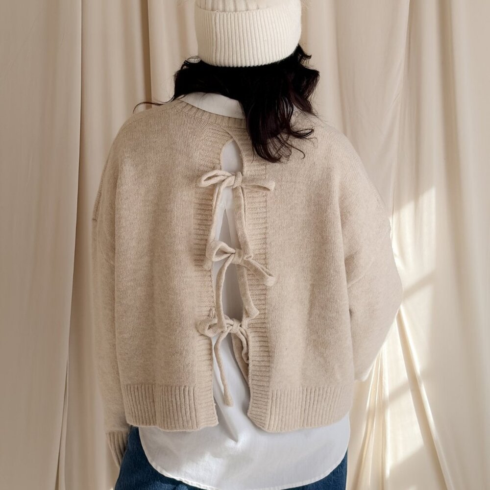 Women’s Open-Back Bow Knit Sweater – Oatmeal